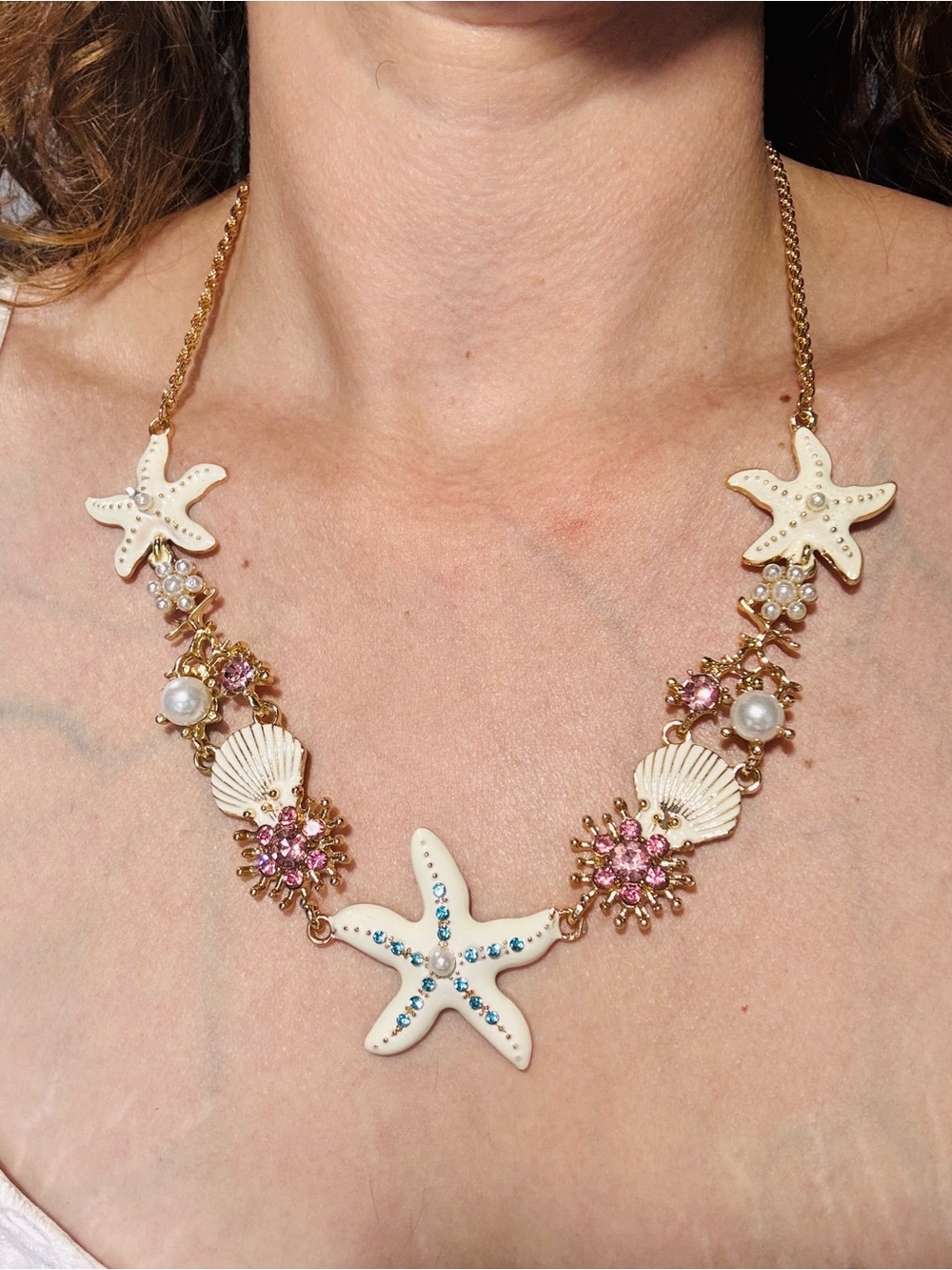 Off-white starfish necklace with pearls .